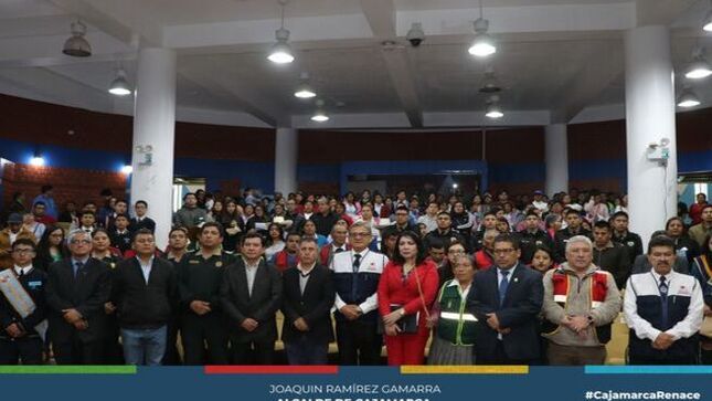 📋 La tercera sesión ordinaria del COPROSEC-CAJAMARCA se llevó a cabo de manera satisfactoria con la participación de la mayoría de sus miembros del COPROSEC. Durante la reunión, se informó sobre la situación actual y las actividades realizadas por las mesas de trabajo 1, 2 y 3 en la prevención de delitos y faltas que afectan la seguridad en la provincia de Cajamarca.
🤝 Como resultado, se llegaron a importantes acuerdos para propiciar una mayor participación interinstitucional y vecinal en beneficio de la seguridad ciudadana. Cabe destacar que, según el INEI, Cajamarca es la segunda ciudad más segura del Perú, después de Huánuco.