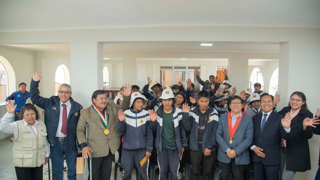 Jueces dialogaron con escolares de Pucará  en Feria Nacional de Justicia