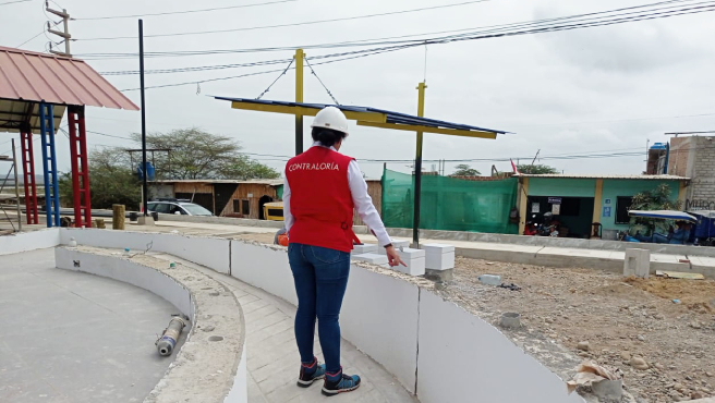 Tumbes. – La Contraloría General detectó deficiencias técnicas en la construcción del parque recreacional del centro poblado San Martín, en el distrito de Corrales, donde se hallaron juntas sin sellados de cemento, desniveles entre los sardineles y adoquines, así como en la capa antigolpes y la vereda. También se hallaron fisuras, barandas sin alineamiento, hundimiento en el sardinel de la parte central de la plazuela y en el acceso para personas con habilidades diferentes, entre otros.