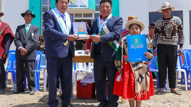 Centro Poblado de Ayrumas Carumas y la asociación comunal de mujeres productoras de Ácora celebran su aniversario de creación política