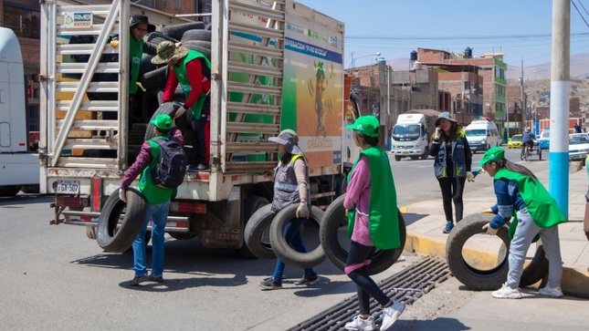 Programa Bahía del Lago de la Municipalidad de Puno realizo con éxito acopio de neumáticos fuera de uso