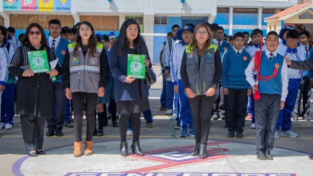 Especialista del Programa Municipal EDUCCA capacita sobre gestión de residuos sólidos