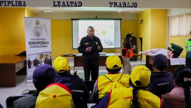 Juntas vecinales reciben capacitación de INDECI sobre plan familiar ante emergencias: "La seguridad viene de casa"