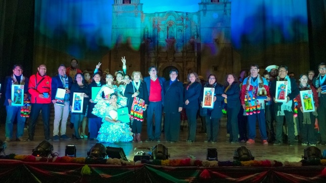 Participantes del primer encuentro de escuelas de arte fueron reconocidos por la Municipalidad de Puno
