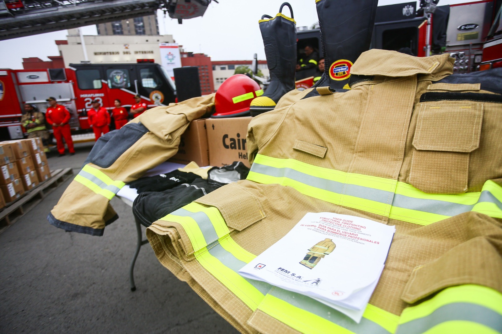 Presidenta de la República entrega equipos de protección personal a bomberos voluntarios en ceremonia oficial