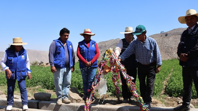 Ceremonia de Inauguración de Servicio de Provisión de Agua en el Sistema de Riego Tiquillica.