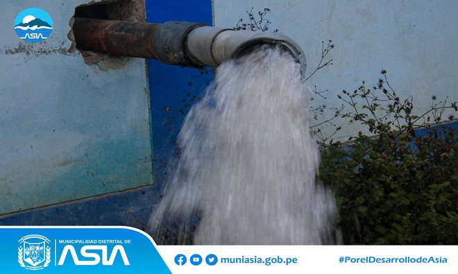 La Municipalidad Distrital de Asia adquirió un grupo electrógeno para mantener la operatividad del pozo “Campanero”, y poder mejorar los servicios del agua potable en los Anexos de La Esquina, Santa Rosa, El Platanal, La Capilla, Santa Cruz y 09 de Octubre.
Con la adquisición del moderno generador eléctrico, se garantizará la continuidad del servicio de agua potable en favor de más de 2 mil familias asianas.
Asimismo, se realizó la prueba de funcionamiento de la maquina con la presencia del alcalde Isaias Alcántara Malásquez, quien expresó que el equipo mejorará la distribución del vital líquido en los diferentes Anexos del distrito.