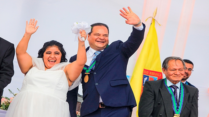 Alcalde Fernando Velasco compartió momentos únicos con los novios