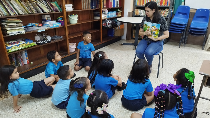 “Cuentacuentos peruanos”: Embajada del Perú en Costa Rica promociona la cultura nacional en colegios locales