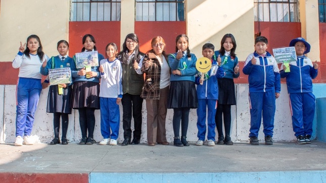 Más de 500 alumnos participan en la campaña "Sembrando conciencia, cosechando un futuro verde" en Puno