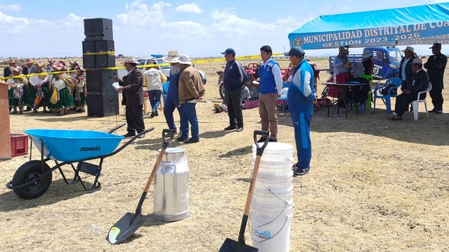 Remate de ganado vacuno en el centro poblado de Carata: entrega de presentes por parte de la Municipalidad Provincial de Puno