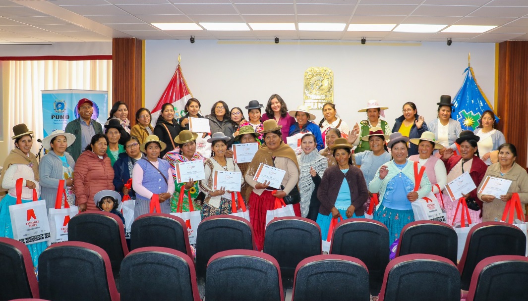Cierre del curso de capacitación y asistencia técnica en textilería artesanal con muestra de resultados