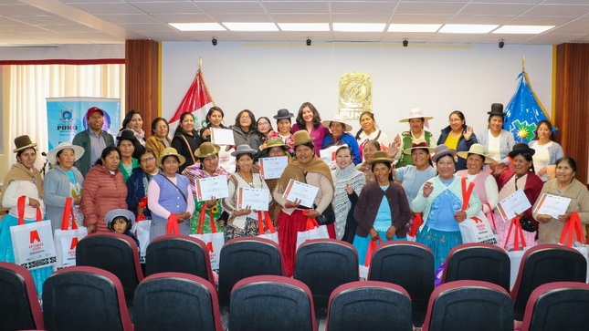 Cierre del curso de capacitación y asistencia técnica en textilería artesanal con muestra de resultados