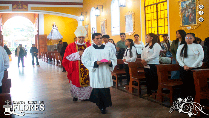 Santa Cruz de Flores recibe la visita del Monseñor Ricardo García para una emotiva misa de confirmación