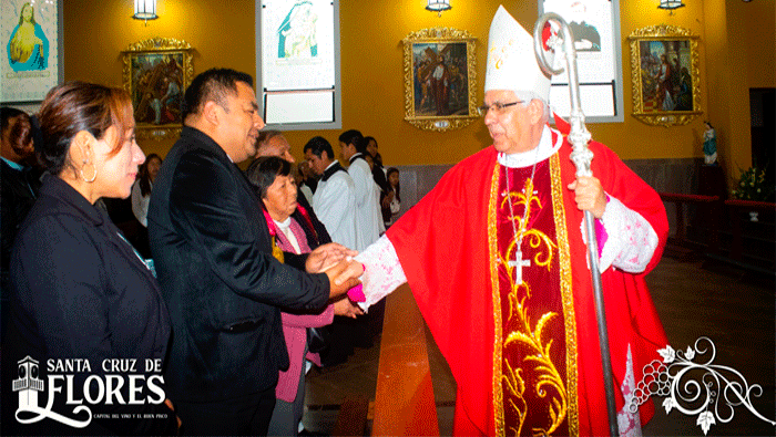 Santa Cruz de Flores recibe la visita del Monseñor Ricardo García para una emotiva misa de confirmación