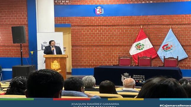 🏛La Municipalidad Provincial de Cajamarca, a través de su Oficina General de Gestión de Recursos Humanos, llevó a cabo una capacitación sobre el curso de actualización "SIAF – SIGA". Este curso estuvo dirigido a funcionarios y personal administrativo con influencia en el registro del sistema.
📚 La capacitación permanente del personal que labora en la comuna local es fundamental para brindar un mejor servicio a la población. Por ello, la Oficina General de Recursos Humanos continúa ejecutando estos cursos de manera constante, con el objetivo de fortalecer las capacidades de los colaboradores de la institución.
