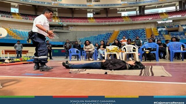 🏛La Municipalidad Provincial de Cajamarca, a través de la Oficina General de Gestión de Recursos Humanos, llevó a cabo una capacitación sobre "Primeros Auxilios" dirigida a todo el personal que realiza trabajo en campo.
❤️ Esta iniciativa es fundamental para promover el bienestar y la seguridad de los colaboradores, fortaleciendo sus capacidades y conocimientos.
💪 La Oficina General de Gestión de Recursos Humanos continuará implementando talleres y cursos de capacitación de manera continua, con el objetivo de brindar a los trabajadores las herramientas necesarias para desempeñar sus labores de manera eficiente y segura.