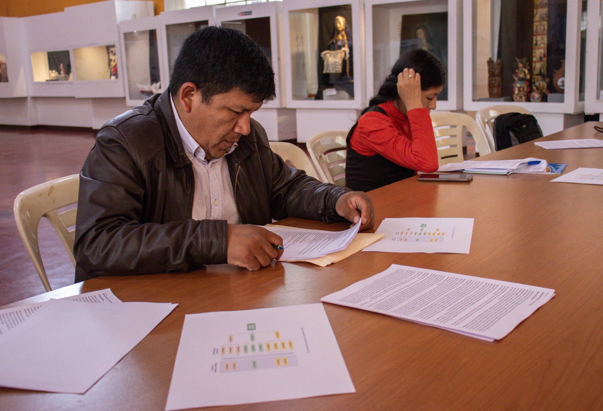 Mesa de trabajo para fortalecer la política intercultural.
