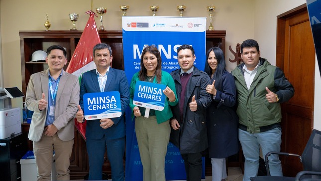 Con la finalidad de articular estrategias para el abastecimiento de medicamentos para el hospital regional de Huacho, representantes de la Diresa Lima Norte, visitaron la sede del Centro Nacional de Abastecimiento de Recursos Estratégicos (Cenares) del Ministerio de Salud (Minsa).
El director general de Cenares Juan Carlos Castillo y su equipo de programación dirigido por César Rodríguez Rosado, se comprometieron en garantizar la distribución de medicamentos de manera oportuna a nivel de unidades ejecutoras en la región Lima Norte.
“Esta apertura de Cenares, nos da la oportunidad de hacer un trabajo en equipo socializado, para ver la problemática que hemos venido teniendo de muchos años, respecto a la falta de los medicamentos. Hoy nos llevamos una grata respuesta, porque hemos recibido un compromiso del apoyo que nos van a brindar para el oportuno abastecimiento de medicamentos, para lo cual cruzaremos información con una coordinación directa”, señalo la doctora Ingrid Galarreta Osorio jefa del departamento de farmacia del Hospital Regional de Huacho. 
En la cita, se adoptaron acuerdos para aunar esfuerzos para la pronta entrega de fármacos e insumos, con la implementación de nuevas estrategias para continuar garantizando su disponibilidad a nivel nacional en beneficio de los pacientes a nivel nacional.