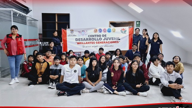 Fotografía de los jóvenes que participaron en el taller juvenil en "Brillantes Generaciones"