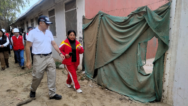 Lambayeque.– La Contraloría General publicó nuevos informes de control sobre proyectos educativos con el fin de agilizar la reactivación de las obras paralizadas y salvaguardar el acceso a servicios públicos por parte de la población. Uno de los casos involucra a la Institución Educativa N° 11016 - Juan Mejía Baca, que continúa ocupando temporalmente las instalaciones del colegio San José (Ex-Promae), debido a que la obra de rehabilitación de su infraestructura, ubicada en el pueblo joven José Olaya y gestionada por la Municipalidad Provincial de Chiclayo (MPCh), continúa paralizada.