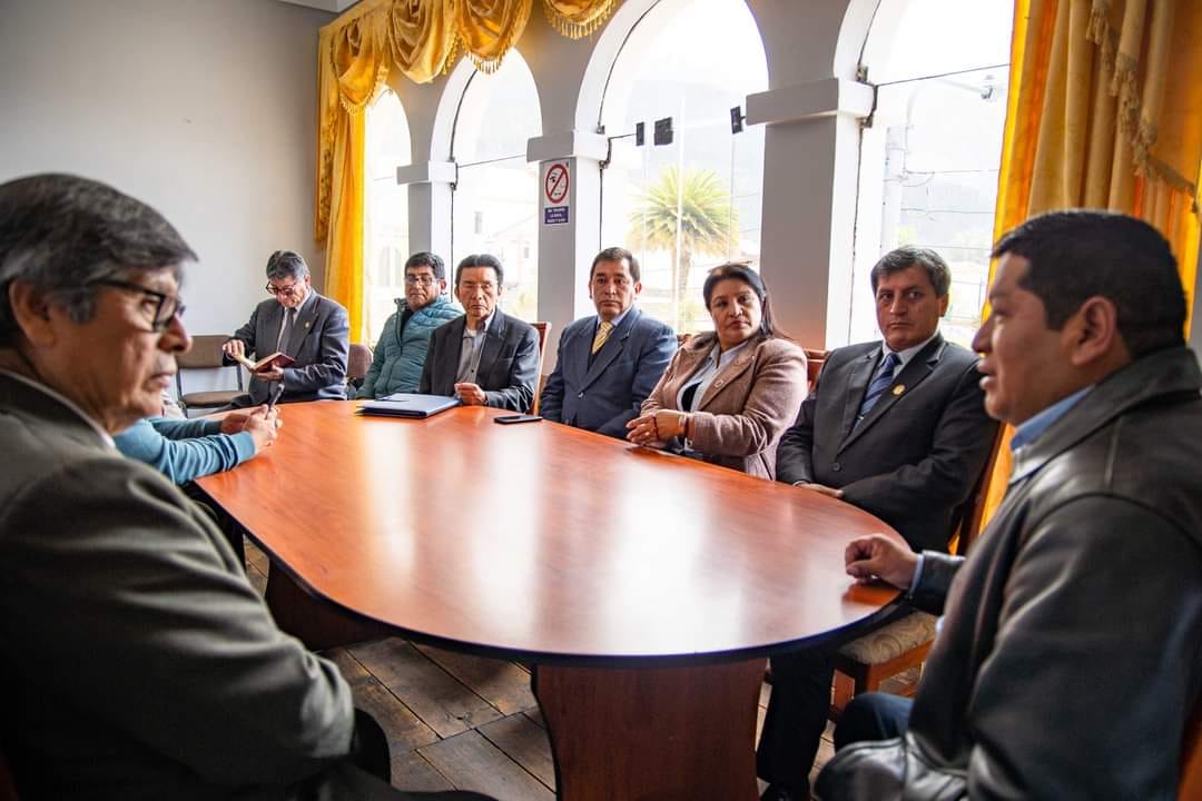 Reunión de funcionarios de la La Municipalidad Distrital de Zurite y la Universidad Nacional de Arte Diego Quispe Tito