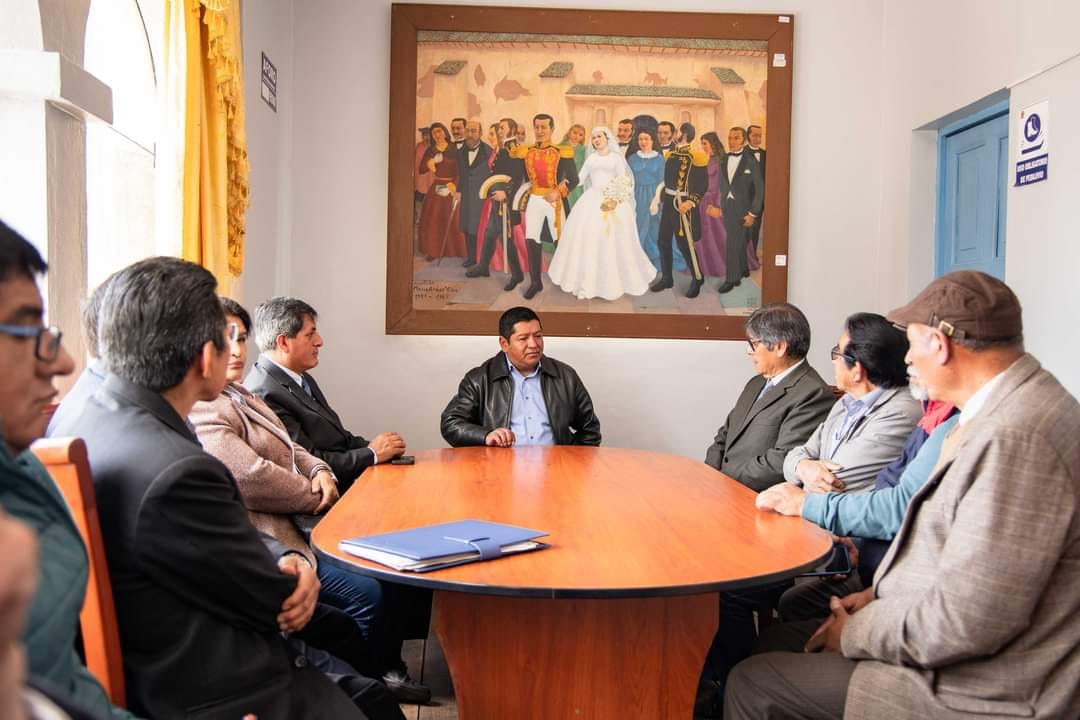 Reunión de funcionarios de la La Municipalidad Distrital de Zurite y la Universidad Nacional de Arte Diego Quispe Tito