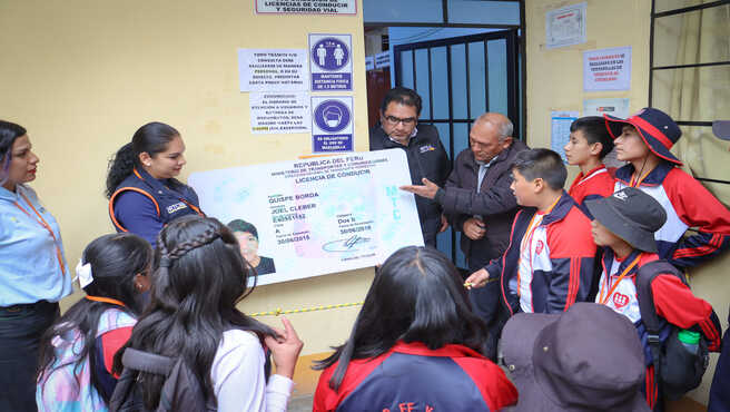 Alumnos del colegio Fe Y Alegría visitan la DRTC