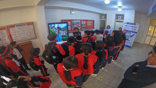 Alumnos del colegio Fe Y Alegría visitan la DRTC