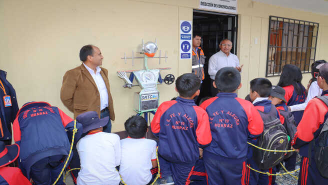 Alumnos del colegio Fe Y Alegría visitan la DRTC