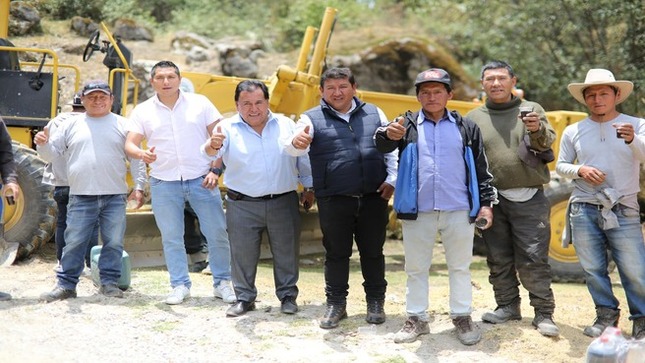 Avanzan trabajos de mantenimiento vial en acceso hacia la Laguna Radián