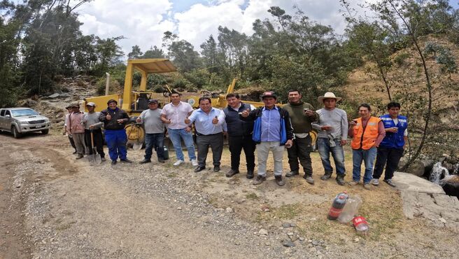 Avanzan trabajos de mantenimiento vial en acceso hacia la Laguna Radián