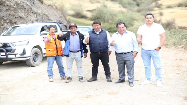 Avanzan trabajos de mantenimiento vial en acceso hacia la Laguna Radián