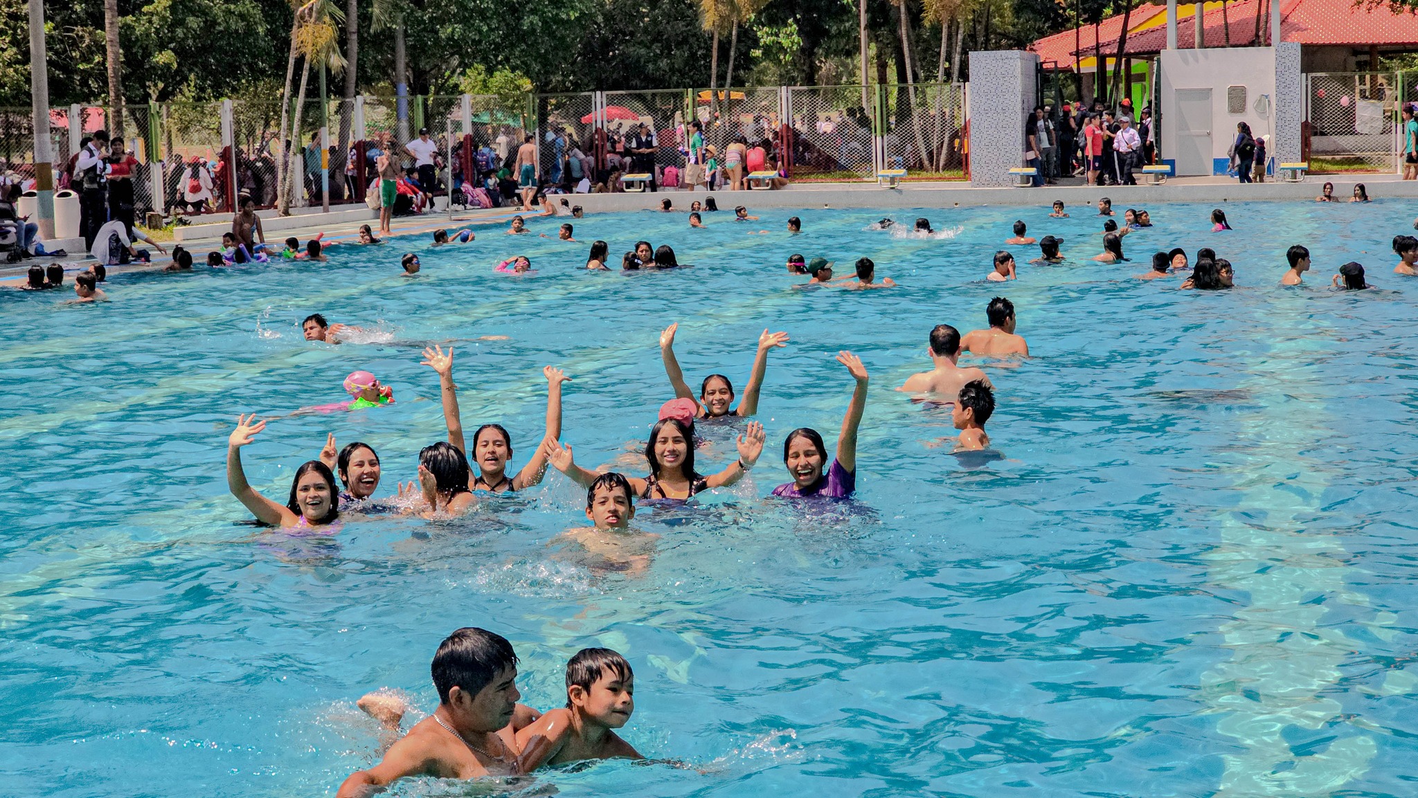 Más de 3 mil niños y jóvenes disfrutaron del ingreso libre a las piscinas y espacios deportivos por el día del estudiante