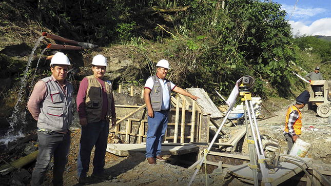 La autoridad edil verificó el vaciado de concreto de una de las últimas obras de arte que comprende en el expediente técnico