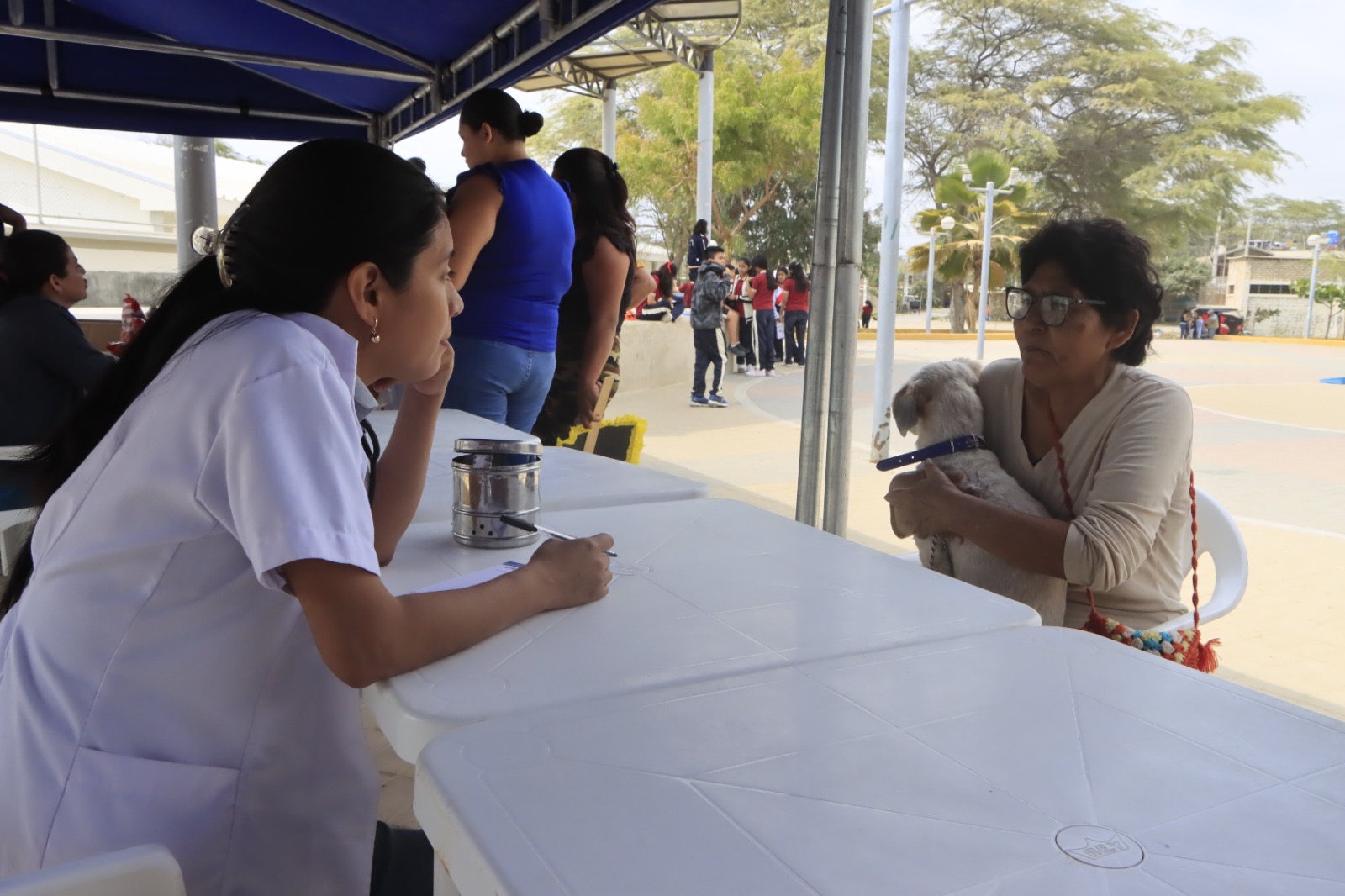 Se realizó una campaña integral de salud canina en la Plaza Cívica San Martí