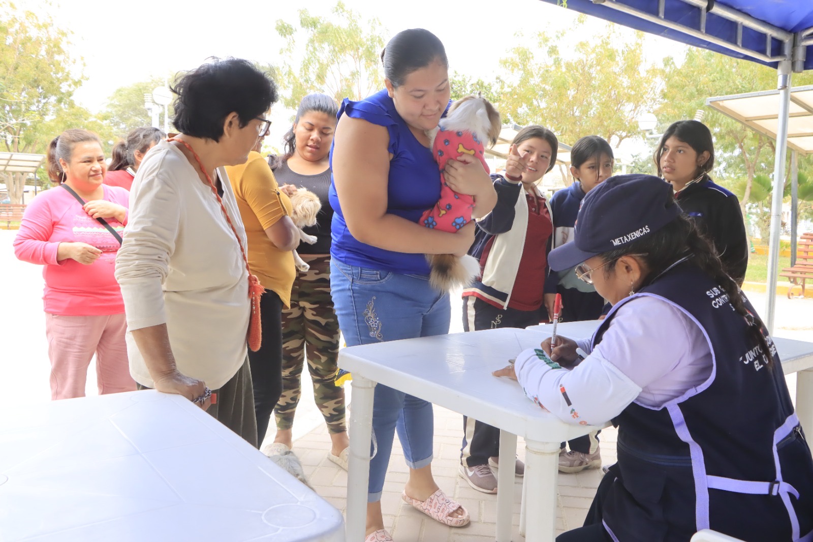 Se realizó una campaña integral de salud canina en la Plaza Cívica San Martí