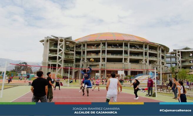 🙋En el marco de la celebración del Día Internacional de la Juventud, la Municipalidad Provincial de Cajamarca organizó diversas actividades a través del Centro Municipal de Desarrollo Juvenil (CEMUDEJ).
💼 Estas actividades incluyeron la tercera feria juvenil de "Jóvenes Emprendedores" y el II Campeonato Juvenil Deportivo 2024, entre otras.
📚 Estas iniciativas tienen como objetivo reconocer el papel fundamental de los jóvenes como agentes de cambio y sensibilizar a la sociedad sobre los desafíos que enfrentan. Un total de 15 organizaciones juveniles participaron en estas actividades, que los alientan a involucrarse en los procesos de toma de decisiones.