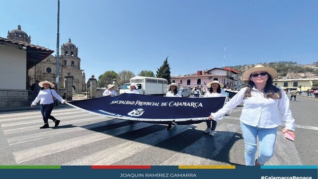 🧳La Municipalidad Provincial de Cajamarca, a través de la Gerencia de Turismo y Cultura, lideró un vibrante recorrido por las calles de nuestra ciudad, en la Semana Turística y Cultural 2024. Esta iniciativa, que contó con la colaboración de la Dircetur y el Comité de Gestión del Destino Cajamarca, refleja nuestro compromiso constante con el impulso del turismo en nuestra provincia.
¡No te pierdas las próximas actividades y celebra con nosotros! 🎊 