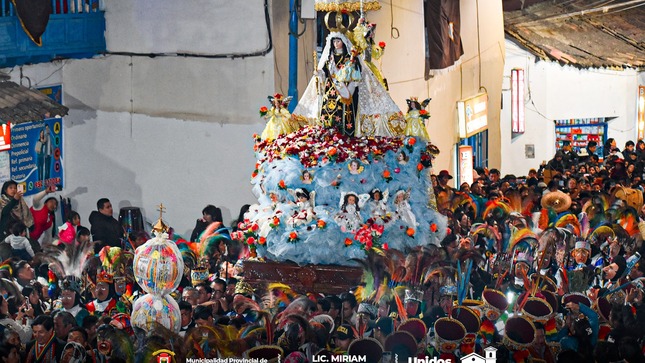 Archivo Imagen de la Procesión de la Virgen del Carmen por las Principales Calles de Paucartambo en su Día Central