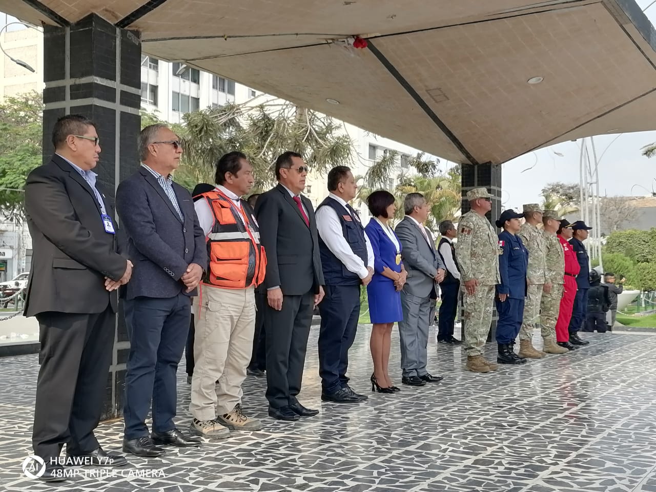 autoridades miembros de Defensa Civil