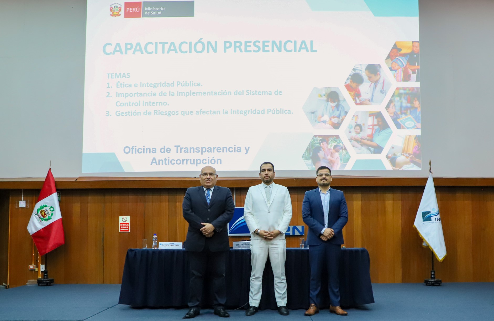 (De izquierda a derecha) Dr. José Rodolfo Garay Uribe, director general de la Escuela Nacional de Salud Pública; Jean Edwin Castañeda Rivera, director ejecutivo de la Oficina de Transparencia y Anticorrupción; y Aldo Bautista, Coordinador de Integridad y Prevención del Programa GFP Subnacional de la Cooperación Económica de Suiza - SECO.