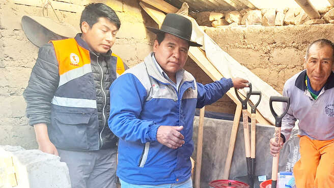 Plataforma Distrital de Defensa Civil de la Municipalidad Distrital de Ichuña entrego Ayuda Humanitaria a Damnificado por Incendio