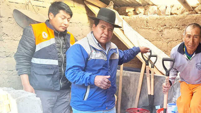 Plataforma Distrital de Defensa Civil de la Municipalidad Distrital de Ichuña entrego Ayuda Humanitaria a Damnificado por Incendio