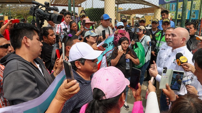 Ministro Durich Whittembury asegura apoyo a familias de proyecto Chiclayo Bonito en Lambayeque.