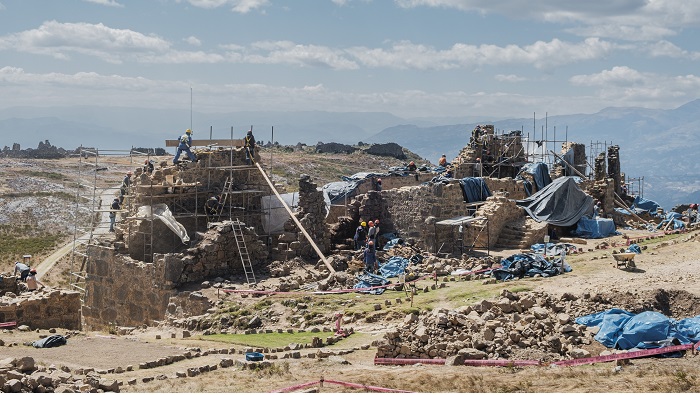 Trabajos de investigacióny conservación en la Muralla Oeste de Marcahuamachuco