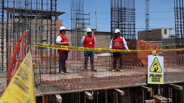Moquegua.- El vicecontralor de Gestión Estratégica, Integridad y Control, Luigino Pilotto Carreño, visitó el departamento de Moquegua para supervisar proyectos educativos que impactarán a más de 27 mil estudiantes de primaria y secundaria.