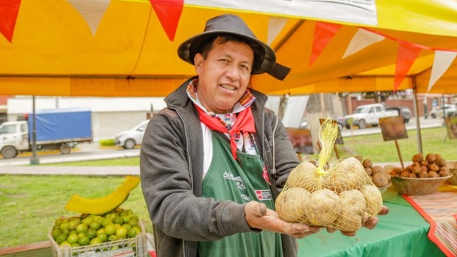  Hoy ofertas en choclo, papa, camote, manzana, uva y otros en los mercados mayoristas