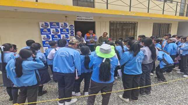 Estudiantes del colegio La Libertad de Huaraz visitan instalaciones de la DRTC para conocer labores dentro de la institución