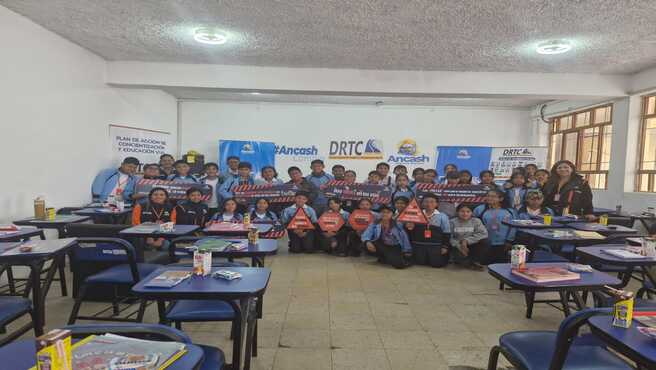 Estudiantes del colegio La Libertad de Huaraz visitan instalaciones de la DRTC para conocer labores dentro de la institución
